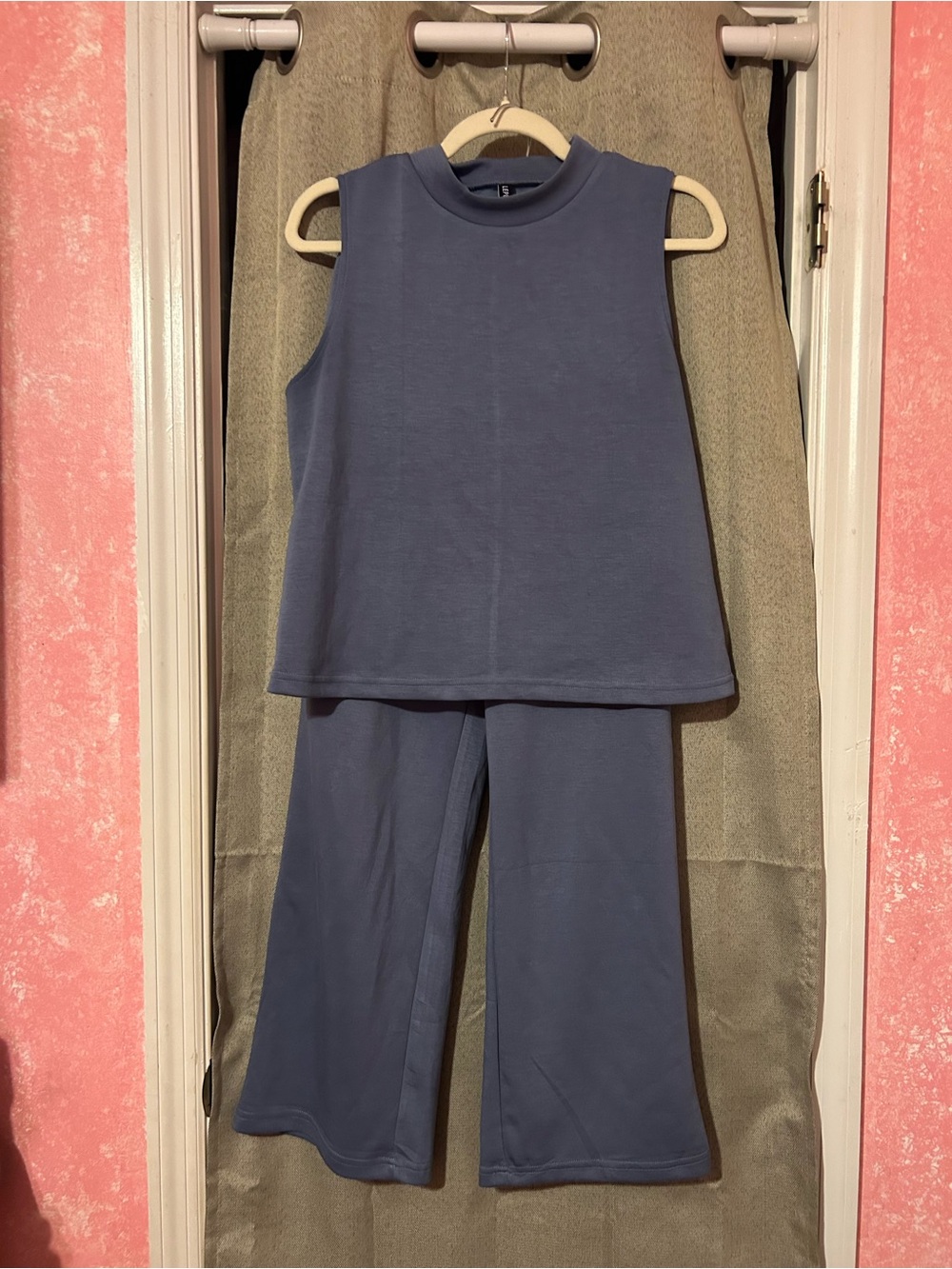 Amazon Two Piece Set - Picture 2 of 11